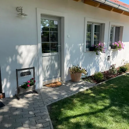 ゲストハウス Vendeghaz A Diofahoz Balatonboglár