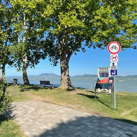 Vendeghaz A Diofahoz Guest house Balatonboglar