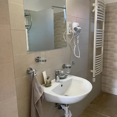 Vendeghaz A Diofahoz ゲストハウス Balatonboglár