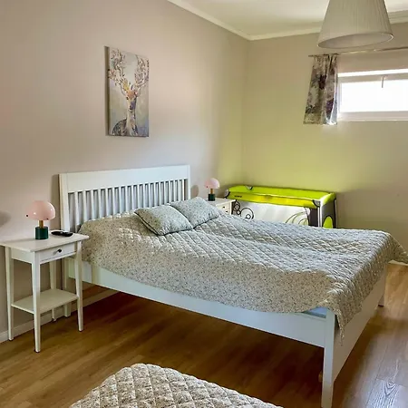 ゲストハウス Vendeghaz A Diofahoz Balatonboglár